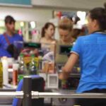 Cajera en un supermercado.
