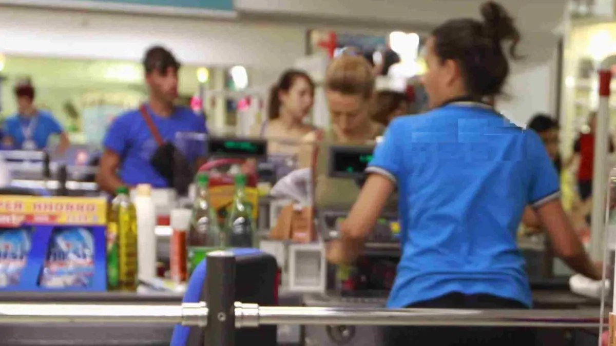 Cajera en un supermercado.