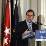 El presidente del Gobierno en funciones, Marino Rajoy, durante su intervención hoy en un desayuno informativo del Fórum Europa.
