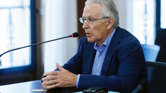 Francisco Javier Romero, ex consejero de la Cámara de Cuentas, ayer en la sala de la Audiencia de Sevilla durante su declaración como testigo en el juicio que se sigue de la pieza política de los ERE contra 22 ex altos cargos de la Junta de Andalucía (Foto: Efe)