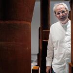 Fundación Bancaja recoge más de cuatro décadas de trabajo del artista valenciano. Desde escultura hasta pintura o fotografía, pasando incluso por un par de películas. hasta el 11 de noviembre estará abierta la exposición en la Plaza de Tetuán. LA RAZÓN