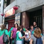 Los miembros de PAH en la vivienda desalojada