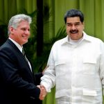 Miguel Díaz-Canel y Nicolás Maduro se saludan antes de la cumbre del Alba en La Habana