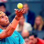 Rafa Nadal, durante el partido de octavos de final del Mutua Madrid Open que disputa frente a Frances Tiafoe, en la Caja Mágica. EFE/Fernando Villar