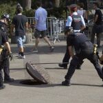Agentes de seguridad antes de la manifestación contra el terrorismo