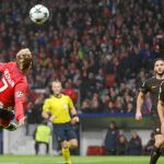 Griezmann se suspende en el aire antes de rematar en la acción del gol