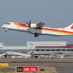 Un avión de Air Nostrum en pleno despegue