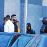 Varios agentes registran la vivienda del terrorista Lakdim, en Carcasona, al sur de Francia