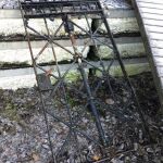 Fotografía facilitada por la Policía de Bavaria que muestra a la puerta de hierro del campo de concentración de Dachau hallada en Bergen, Noruega