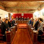 Respetuoso minuto de silencio antes del comienzo del Pleno de la Diputación