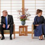 Donald Trump y su esposa hablan ayer en Tokio por separado con el emperador Akihito y la emperatriz Michico