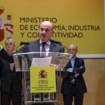 Luis de Guindos, durante el traspaso de la cartera de Economía a Ramón Escolano