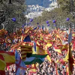 En la imagen, una multitudinaria manifestación organizada por Societat Civil Catalana en Barcelona