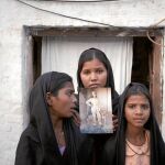 Esha, Sidre y Esham, tres de los cinco hijos de Asia Bibi, que llevan siete años esperando a que liberen a su madre, encerrada en el corredor de la muerte