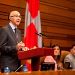 El presidente en funciones de las Cortes, Ramiro Ruiz Medrano, durante su discurso