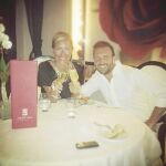 Luján Argüelles junto a «su chico» en el restaurante Passion by Martín Berasategui
