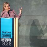La presidenta de la Comunidad de Madrid, Cristina Cifuentes, pronuncia el discurso "Gestión de la divesidad: un reto para las empresas", con el que ha inaugurado hoy el Forbes Summit Diversity 2018