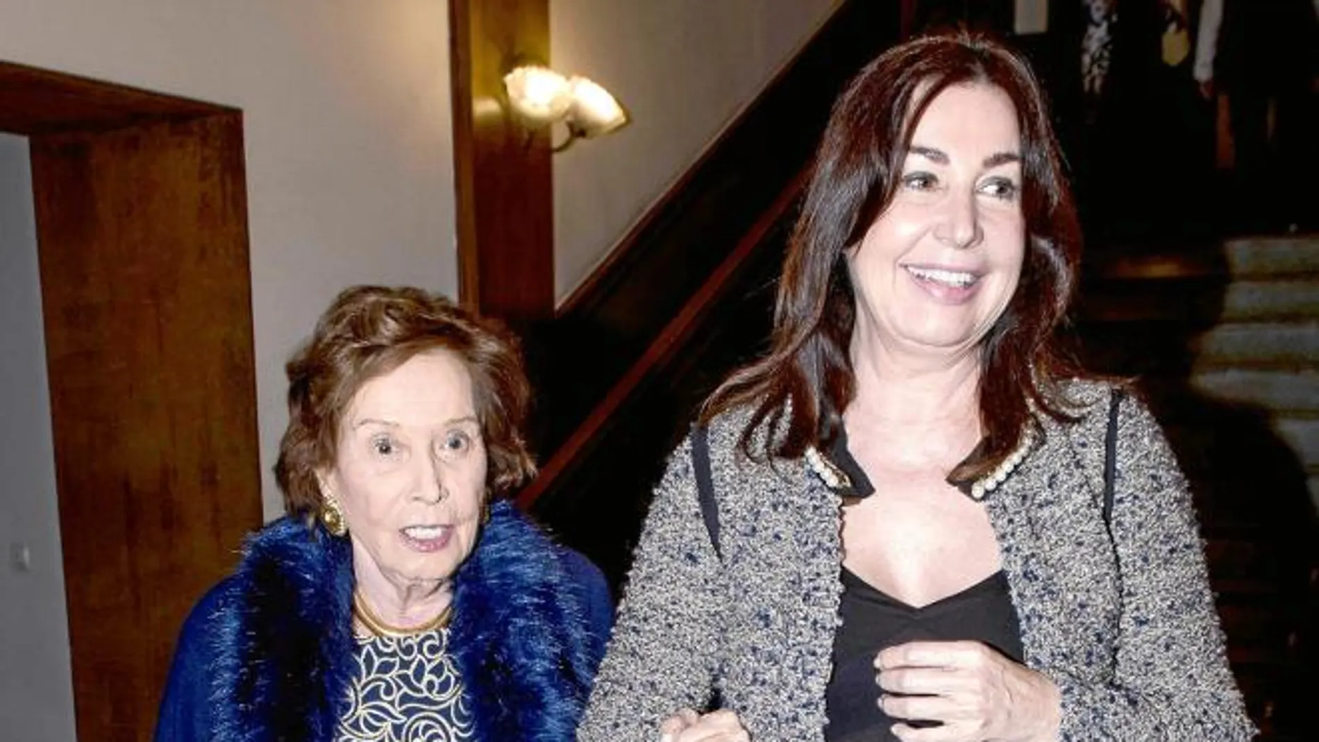 Carmen Franco, a sus 91 años, conserva una magnífica figura. En la imagen, con su hija Carmencita