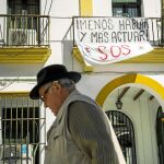 Los mayores de esta pequeña localidad gaditana reclaman más oportunidades para los jóvenes para que no tengan que marcharse y puedan mantener vivo el espíritu del pueblo. Foto: Alberto R. Roldán