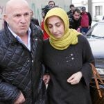 Anzor y Zubeidat Tsarnaev, ayer en Daguestán (Chechenia). Los padres de los sospechosos no se creen la versión estadounidense