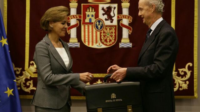 María Dolores de Cospedal toma posesión como ministra de Defensa
