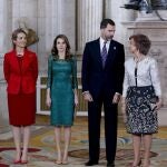 Los Reyes Felipe VI y Letizia, con la Reina Sofía y la infanta Elena en una imagen de archivo