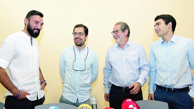 De izquierda a derecha, el presidente del consejo de la Juventud de Castilla y León;Roberto López, el director general de Juventud de la Junta de Castilla y León; Eduardo Carazo, el director general de Aspaym, Julio Herrero, y el presidente de Fadae, Fernando Ruíz, durante la presentación del encuentro.