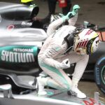Hamilton celebrando la victoria del GP de Interlagos