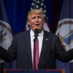 Donald Trump durante un acto electoral celebrado en el Instituto de Briar Woods en Ashburn, Virginia