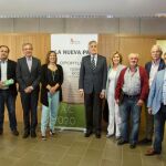 Milagros Marcos junto al alcalde de Ávila, José Luis Rivas; el presidente de la Diputación, Jesús Manuel Sánchez Cabrera; y el director de Política Agaria Comunitaria, Pedro Madina, entre otros / Ricardo Muñoz/Ical