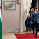 El líder del PP-A, Juanma Moreno, ayer durante su comparecencia tras la segunda reunión que mantuvo en el Parlamento andaluz en Sevilla con Ciudadanos / Foto: Efe