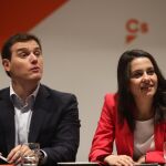 Las claves de por qué los separatistas logran la mayoría en escaños pese al impulso de Arrimadas