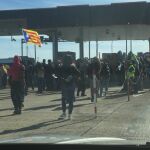 Radicales en uno de los puestos de peaje de la AP-7