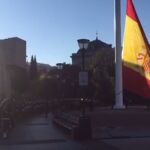 Momento del izado de la bandera
