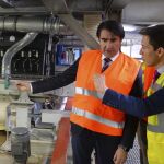 El consejero Juan Carlos Suárez-Quiñones visita la planta de Kronospán en Burgos