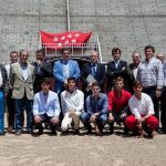 Representantes de las escuelas taurinas, de las localidades, alumnos y empresas, posan en el ruedo de Las Ventas