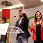 Iván Espinosa de los Monteros y Rocío Monasterio en un mitin celebrado en Navarra