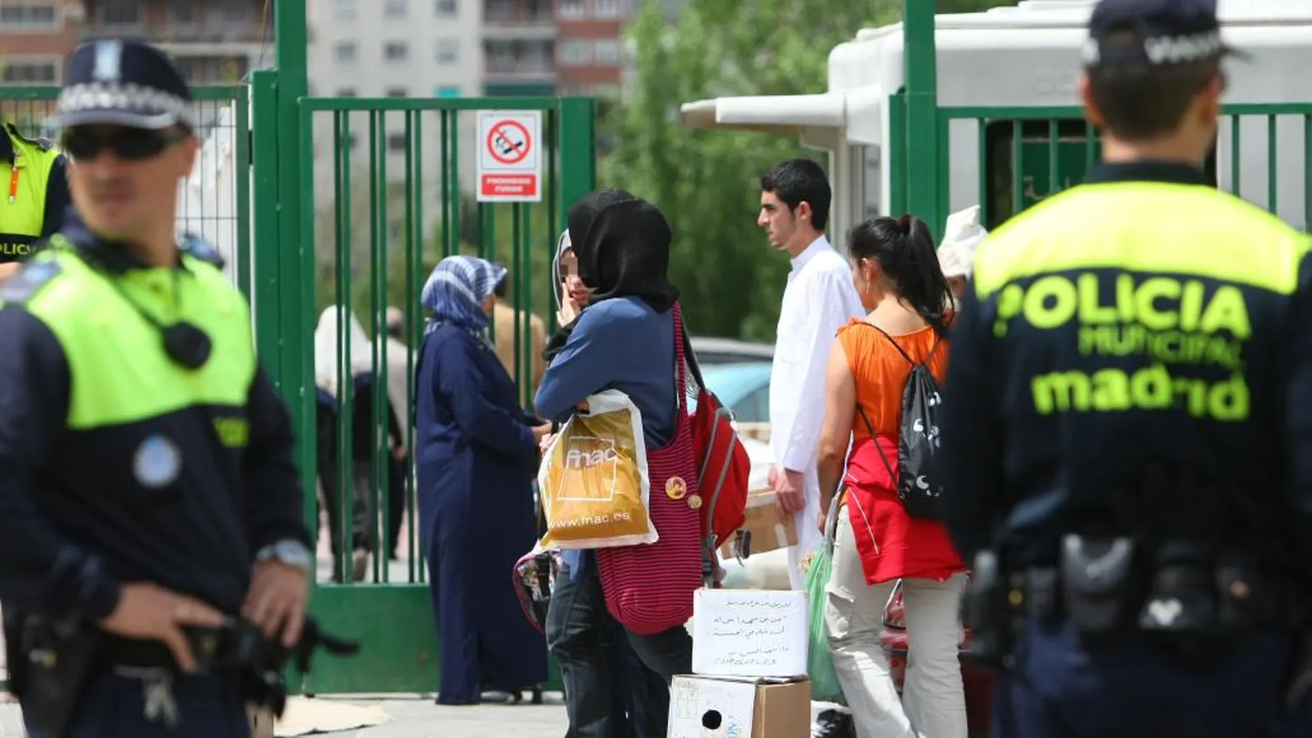 Los agentes han reclamado al Ayuntamiento madrileño que dote a determinadas unidades de armas largas y táser