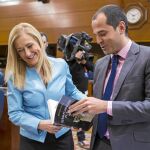 Cifuentes y Aguado en un pleno de la Asamblea de abril de 2016