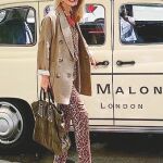 Carmen Lomana tomando el coche de Jo Malone