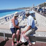 Las playas de Niza, normalmente concurridas en estas fehas, mostaron ayer un aspecto insólito sin ningún turista en la zona