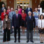 El presidente del Gobierno, Pedro Sánchez, preside la foto oficial de su Ejecutivo/ Foto: Reuters