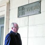 El ex consejero de Empleo Antonio Fernández, en una visita al juzgado