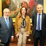 La presidenta de las Cortes, Silvia Clemente, el magistrado emérito del TC Manuel Aragón, el rector de la Universidad de Valladolid (UVa), Antonio Largo, ayer en Valladolid / R. Valtero/Ical