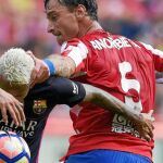 Amorebieta y Neymar tuvieron una dura batalla durante todo el encuentro