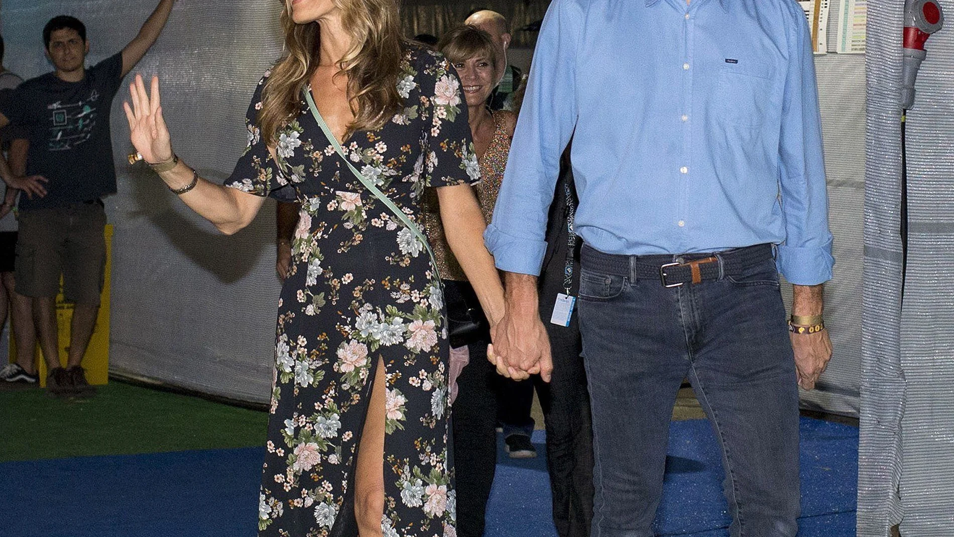 El presidente del Gobierno Pedro Sánchez y su esposa, Begoña Gómez (i), a su llegada al Festival Internacional de Benicasim (FIB), en Castellón / EFE