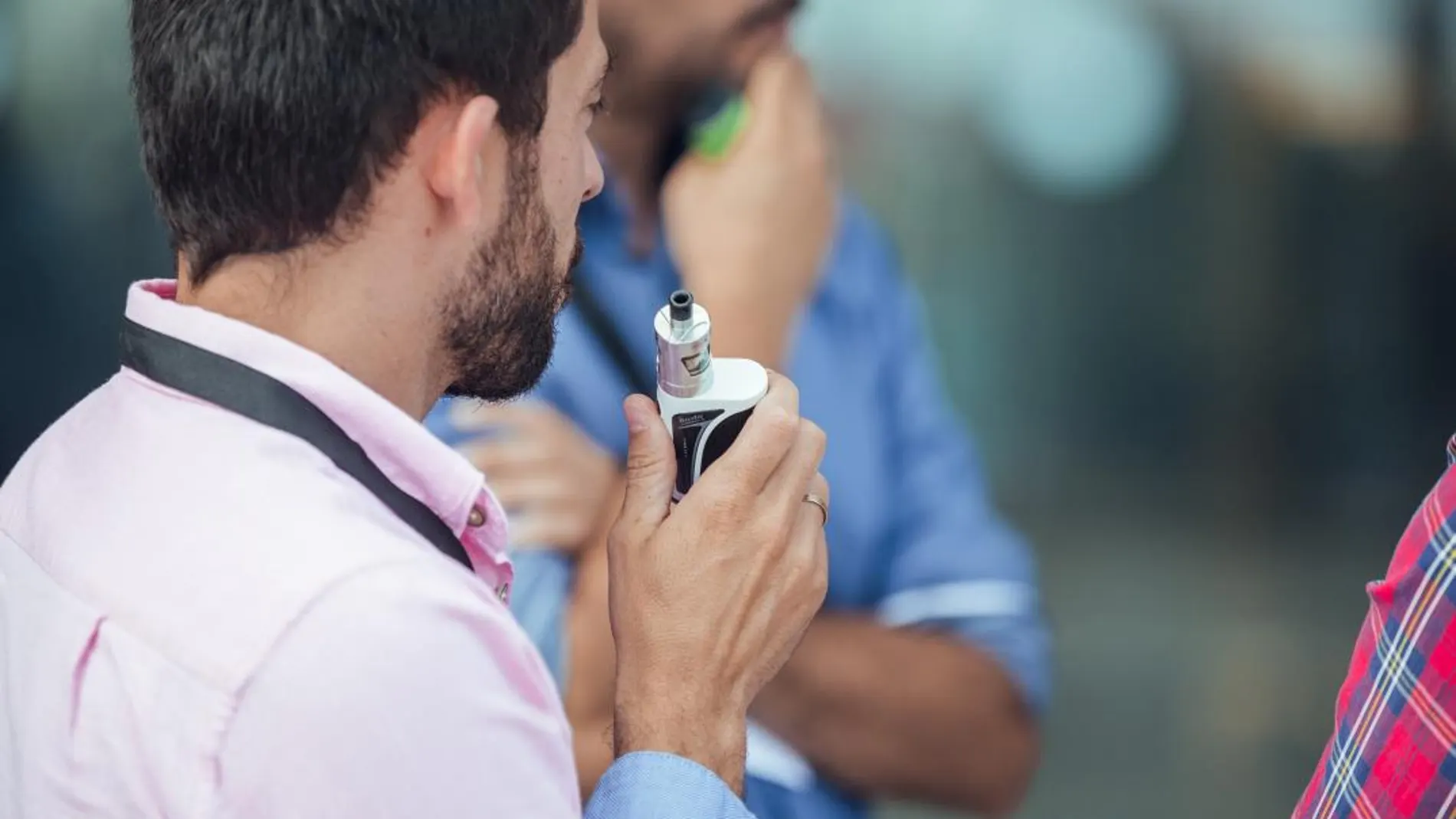 El sector de los cigarrillos electrónicos estima que este año superará los 75 millones de euros de facturación