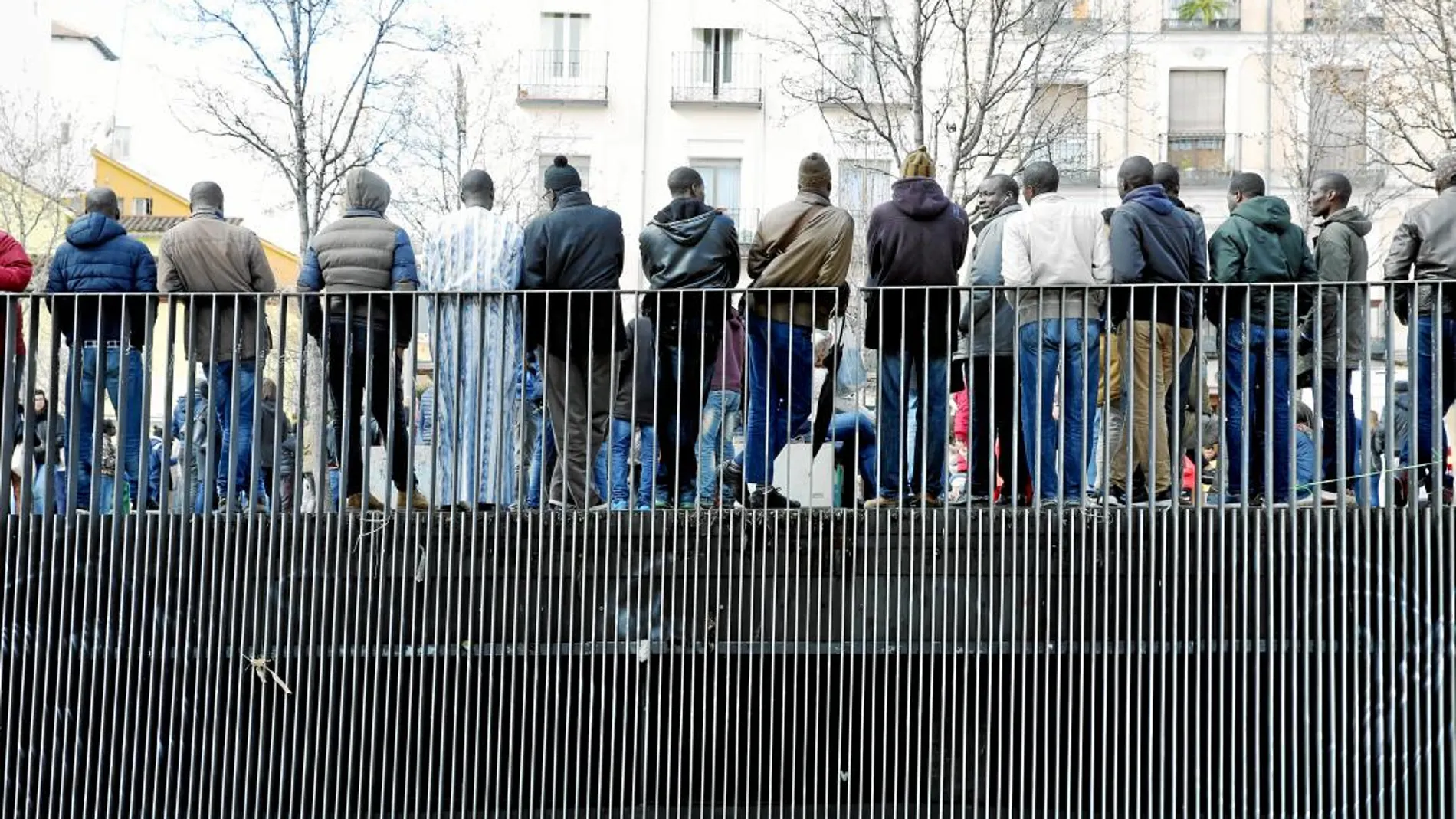 «La Ley de Extranjería mata» es el lema bajo el que varios colectivos antirracistas han organizado este fin de semana en Lavapiés actividades en las que también recordarán al fallecido Mbaye