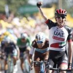 El irlandés Daniel Martin celebra su victoria en la sexta etapa del Tour de Francia / Ap