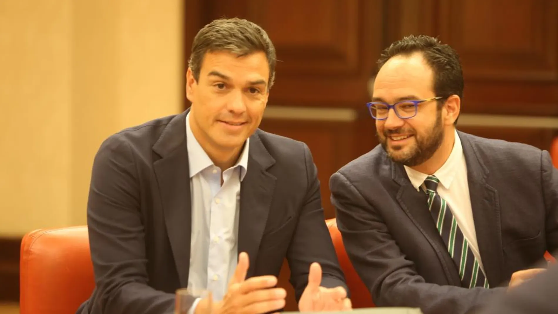Pedro Sánchez y Antonio Hernando, en la Diputación Permanente